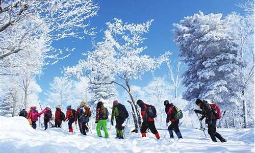 徒步穿越冰雪世界：在冬日中征服雪山，体验冰雪之旅